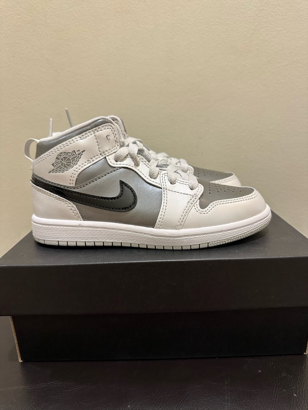 NIB Little Kid PS Jordan 1 Mid SE Inspired by the Greatest Photon Dust/Flat Pewt